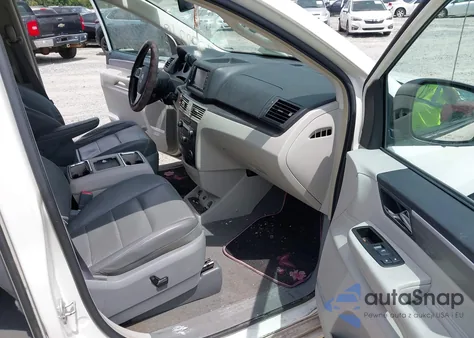 2010 Volkswagen Routan Sel Premium z USA, uszkodzony, nr VIN 2V4RW6DX7AR268346